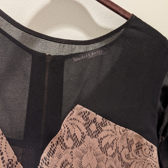 New,Beautiful short sleeve blouse. No tags. - Picture 2 of 3